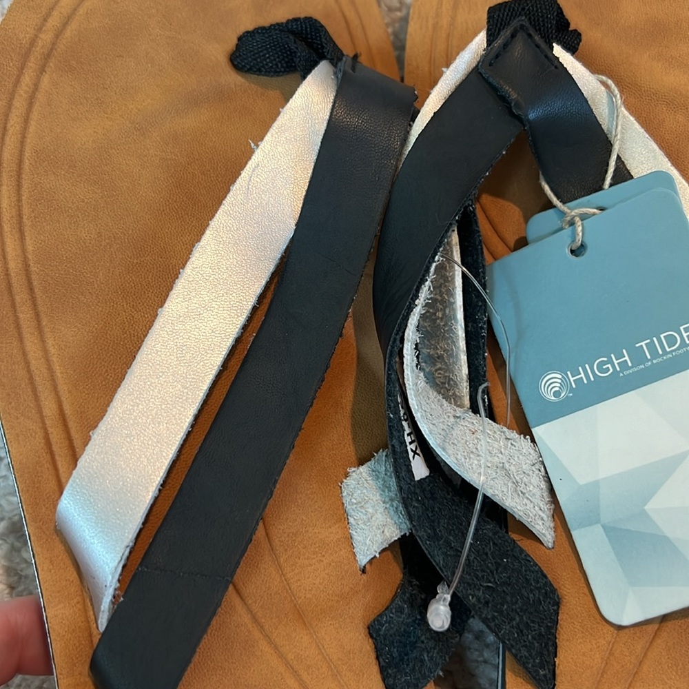 NWT High Tide Flip Flops - Picture 8 of 8
